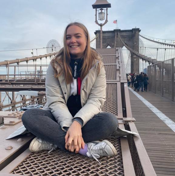 Meet your Posher, Julia - Picture 1 of 1